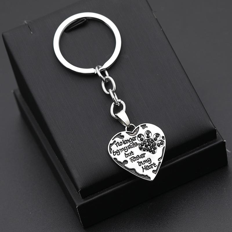 12 Pcs/Lot Key Chain No Longer By My Side But Forever In My Heart Paw Print Heart Keychain Pet Animal Lovers Memorial Friend Key Ring Gift