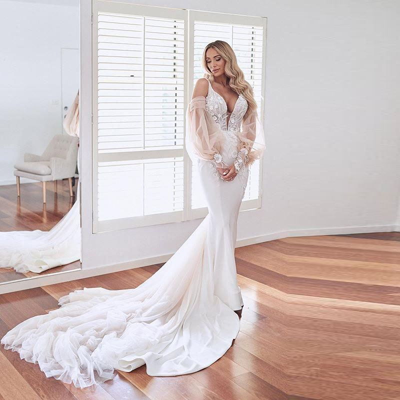 Newest Spaghetti Strap Mermaid Wedding Dresses with Detachable Long Sleeve Appliques 3D Flower Pearls Tulle Tier Skirt Boho Bridal Dress, Red
Newest Spaghetti Strap Mermaid Wedding Dresses with Detachable Long Sleeve Appliques 3D Flower Pearls Tulle Tier Skirt Boho Bridal Dress, Red