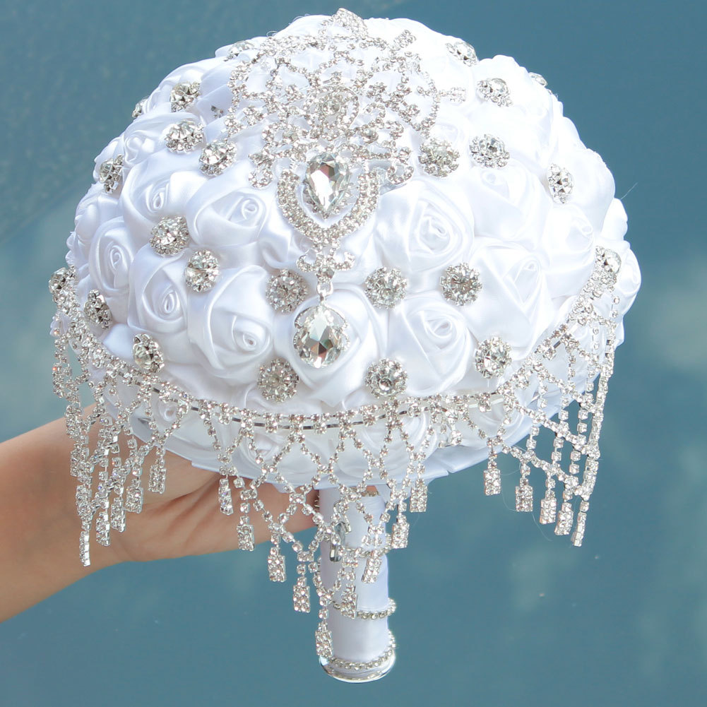 2019 Luxury White Silk Rose Wedding Flowers Crystal Brooch Bridal Holding Flowers Tassel Full Diamond Stitch Wedding Bouquet 18CM
2019 Luxury White Silk Rose Wedding Flowers Crystal Brooch Bridal Holding Flowers Tassel Full Diamond Stitch Wedding Bouquet 18CM