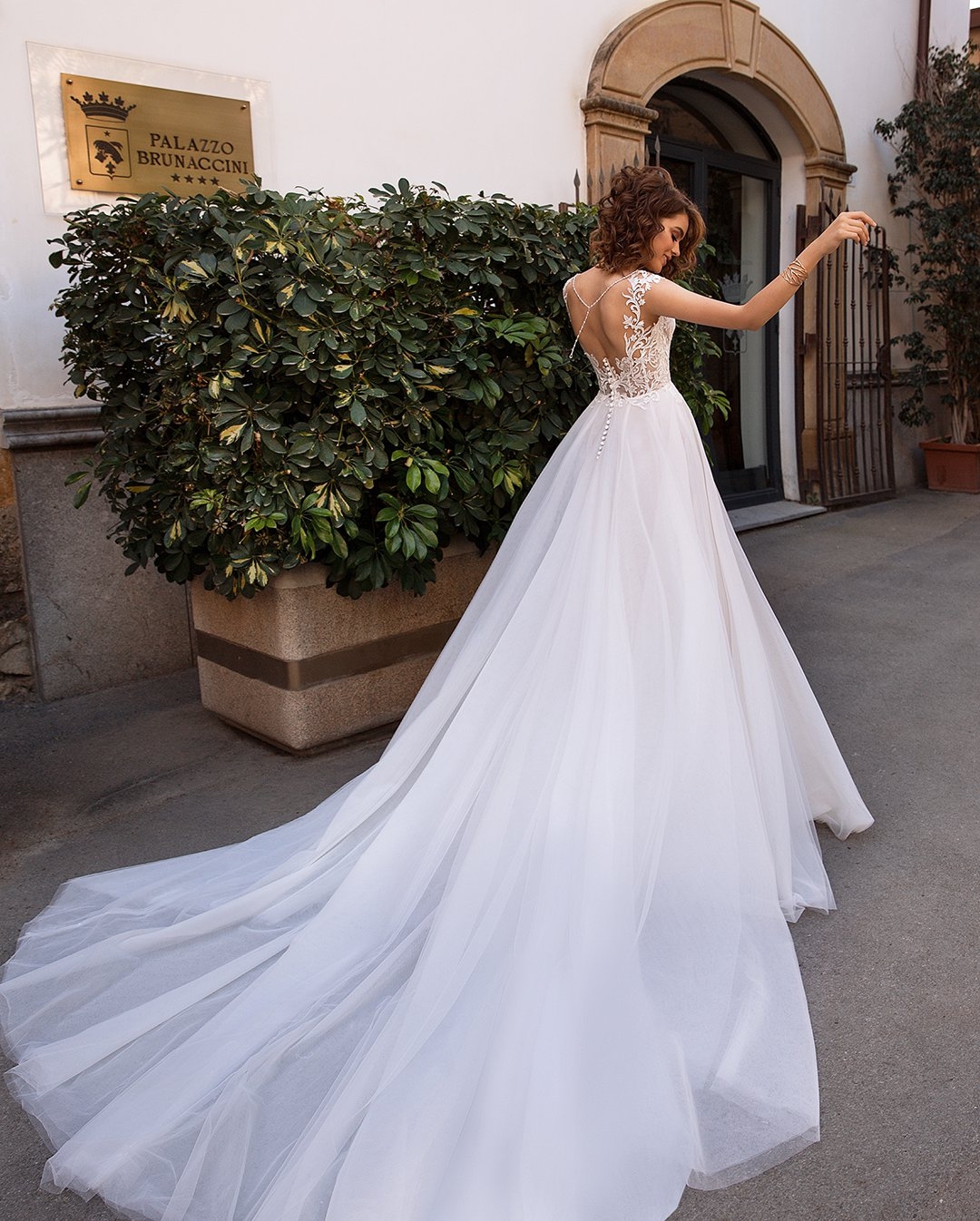 Backless Fashion Lace Wedding Dresses V Neck Bridal Gowns A Line Tulle Sweep Train Robe De Marie