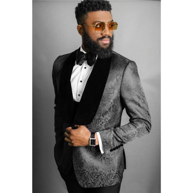 Groom Tuxedos Suits Best Men Shawl Lapel High Quality Embossing Wedding Men Grooms 3 Pieces ( Jacket+Pants+Vest+Tie ) E56, Same the picture
Groom Tuxedos Suits Best Men Shawl Lapel High Quality Embossing Wedding Men Grooms 3 Pieces ( Jacket+Pants+Vest+Tie ) E56, Same the picture