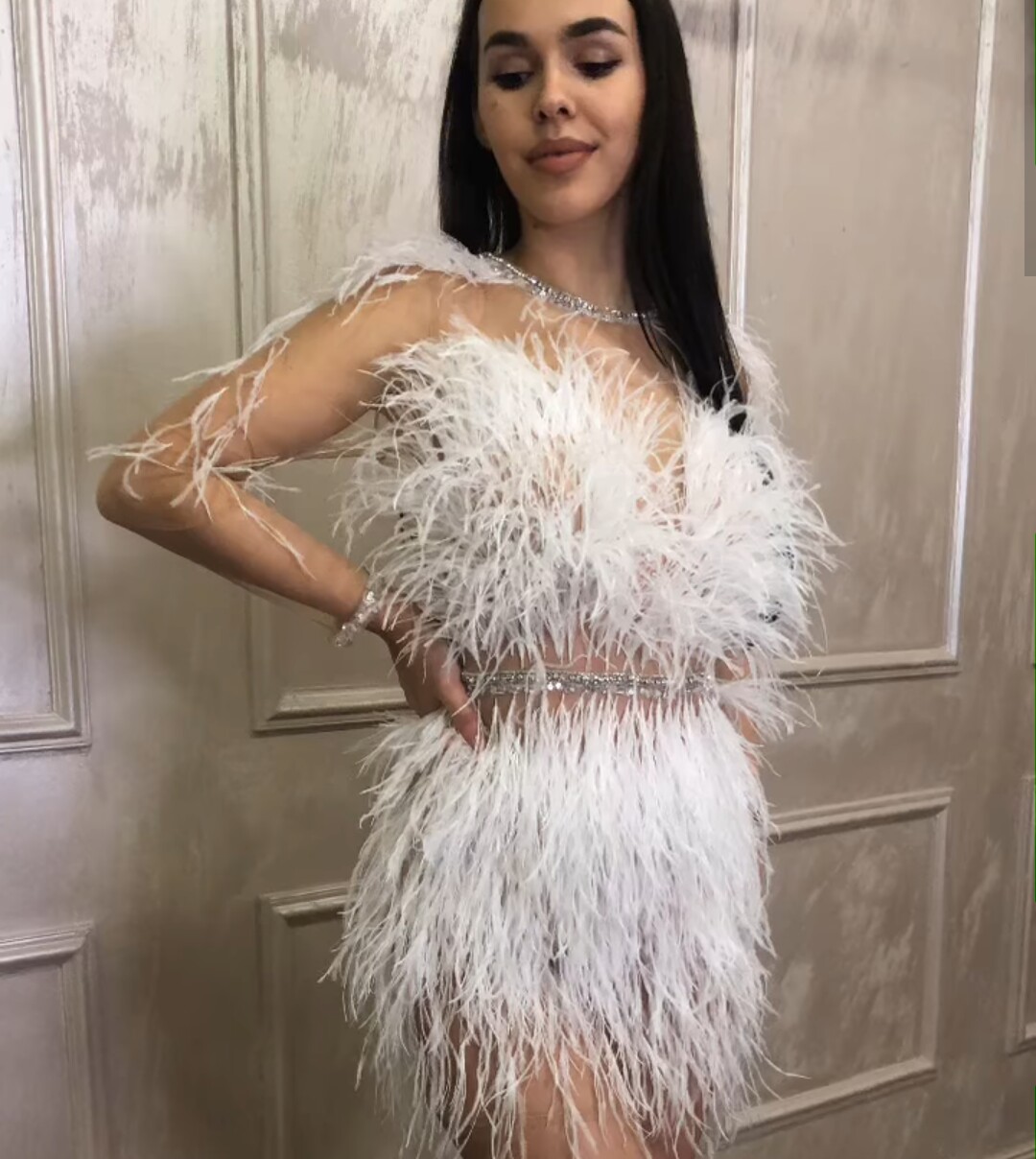 2019 Sheer Long Sleeve Prom Dresses Beaded Jewel Neck Luxury Feather Illusion Sexy Evening Dress Short Mini Cocktail Party Gowns