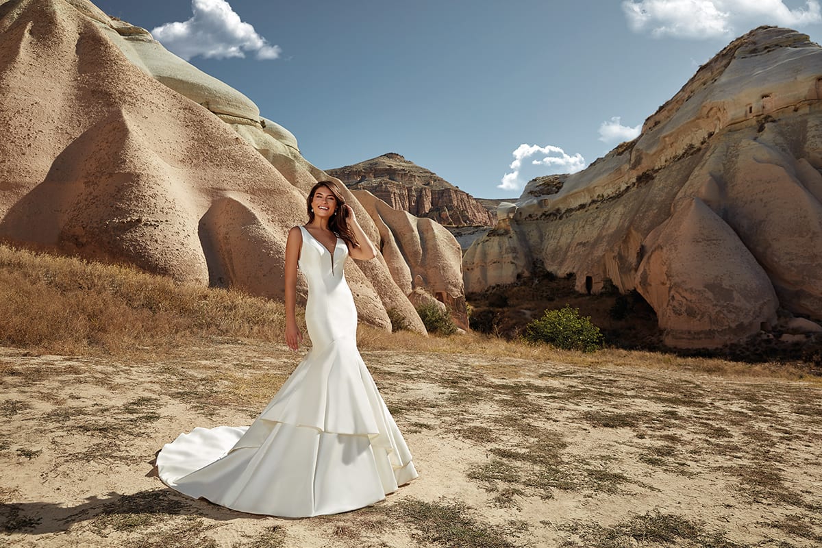 Eddy K Wedding Dresses V Neck Button Back Beach Bridal Gowns Custom Made Appliques Lace Satin Sweep Train Mermaid Robe De Soiree