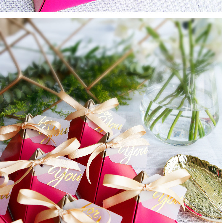 rose red wedding Favor Holders candy boxes Triangle shape gold stamp candy box Bridal presents 10 pcs European weddings Supplies thanks Gift Chocolate