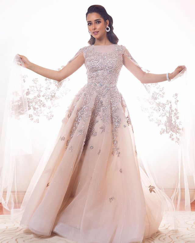 Modest New Arrival A Line Evening Dresses Jewel Neck Sleeveless Sequins Applique Formal Dresses Zipper Floor Length Party Gowns