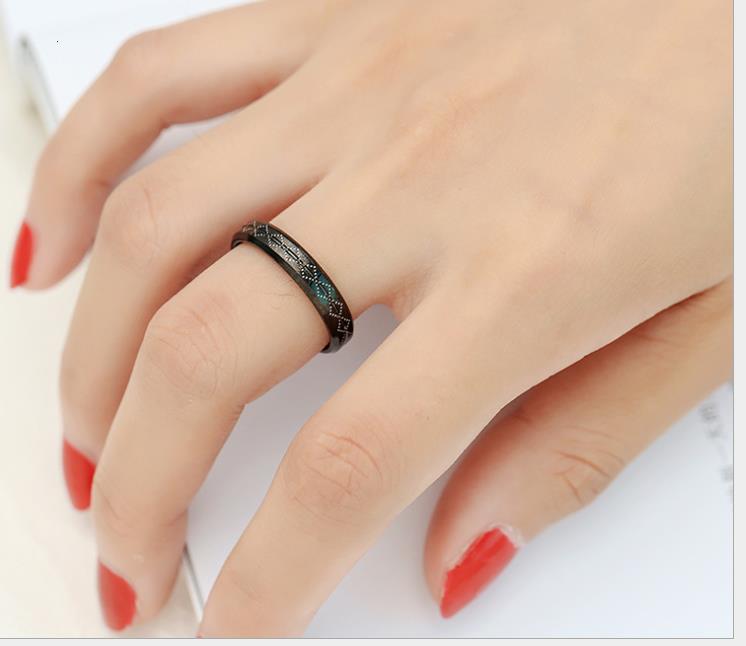 Japanese and Korean style trendsetter black diamond ring new simple black diamond titanium steel ring