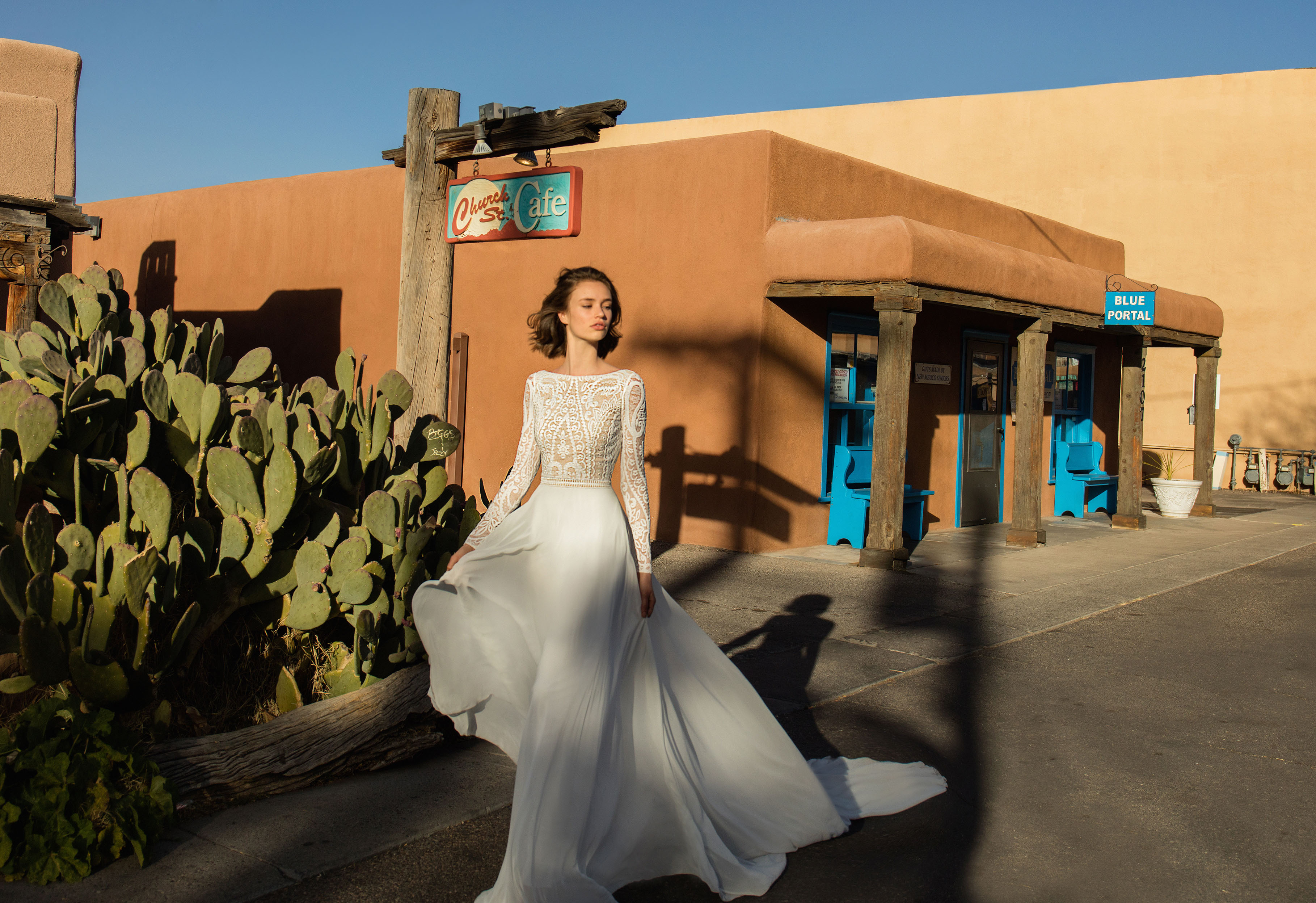 2019 Flora Boho Wedding Dresses Jewel Neck Lace Long Sleeve Backless Float Chiffon Bridal Gowns Sexy Designer Beach Wedding Dress