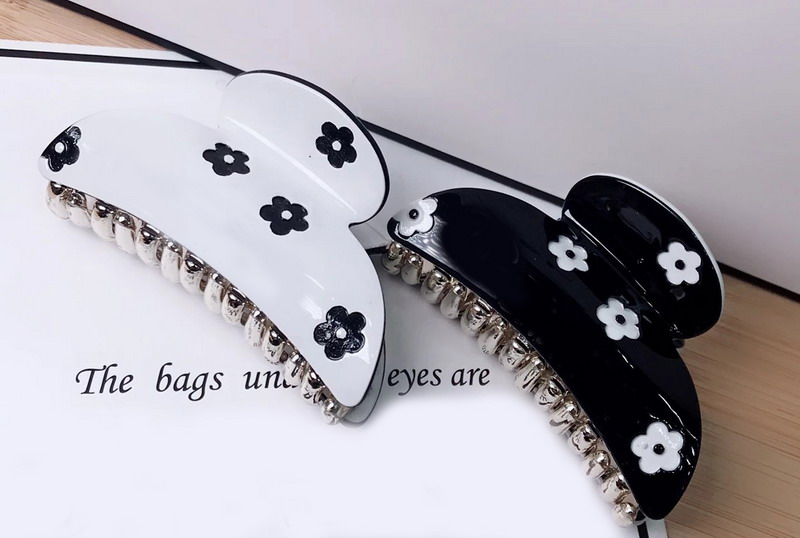 7X3.5CM Acrylic black and white Plum flower grip hair claw clamp hairpiece headgear fashion ornaments counter gift 4pcs/lot, Slivery;golden
7X3.5CM Acrylic black and white Plum flower grip hair claw clamp hairpiece headgear fashion ornaments counter gift 4pcs/lot, Slivery;golden