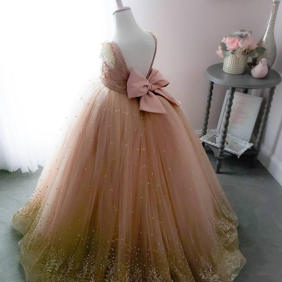 Luxurious 2020 Pearls Lace Flowers Flower Girl Dresses Appliqued Beads Little Girl Wedding Gowns Vintage Pageant Dress