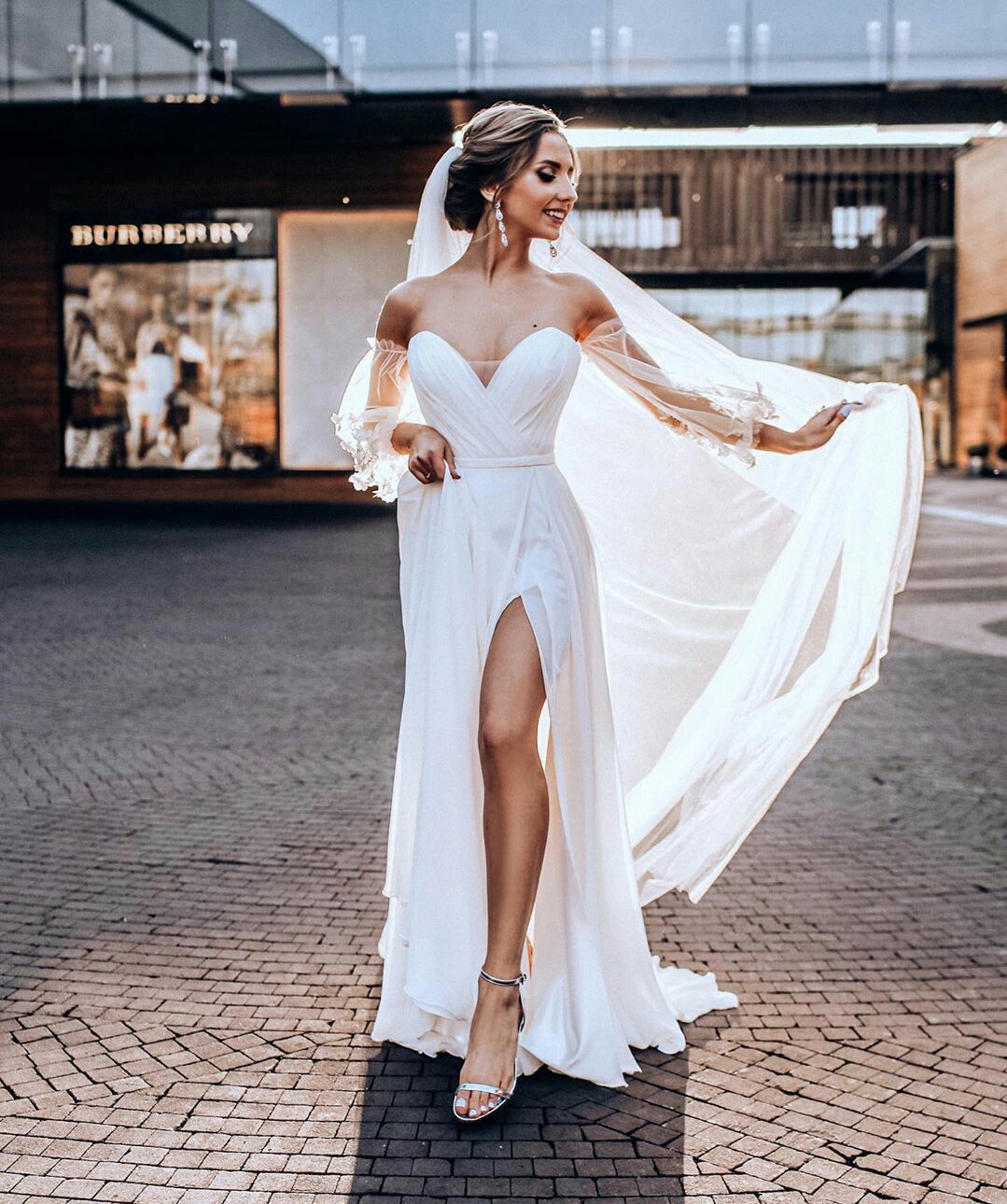 Beach A Line Wedding Dresses Off Shoulder Long Sleeve Appliques Birdal Gowns Sexy Side Split Backless Robes