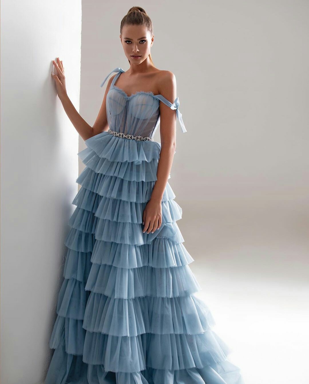 Gorgeous A Line Prom Dresses Tiered Skirts Illusion Top Spaghetti Straps robes de mariée 2020 Celebrity Evening Gowns Custom Made