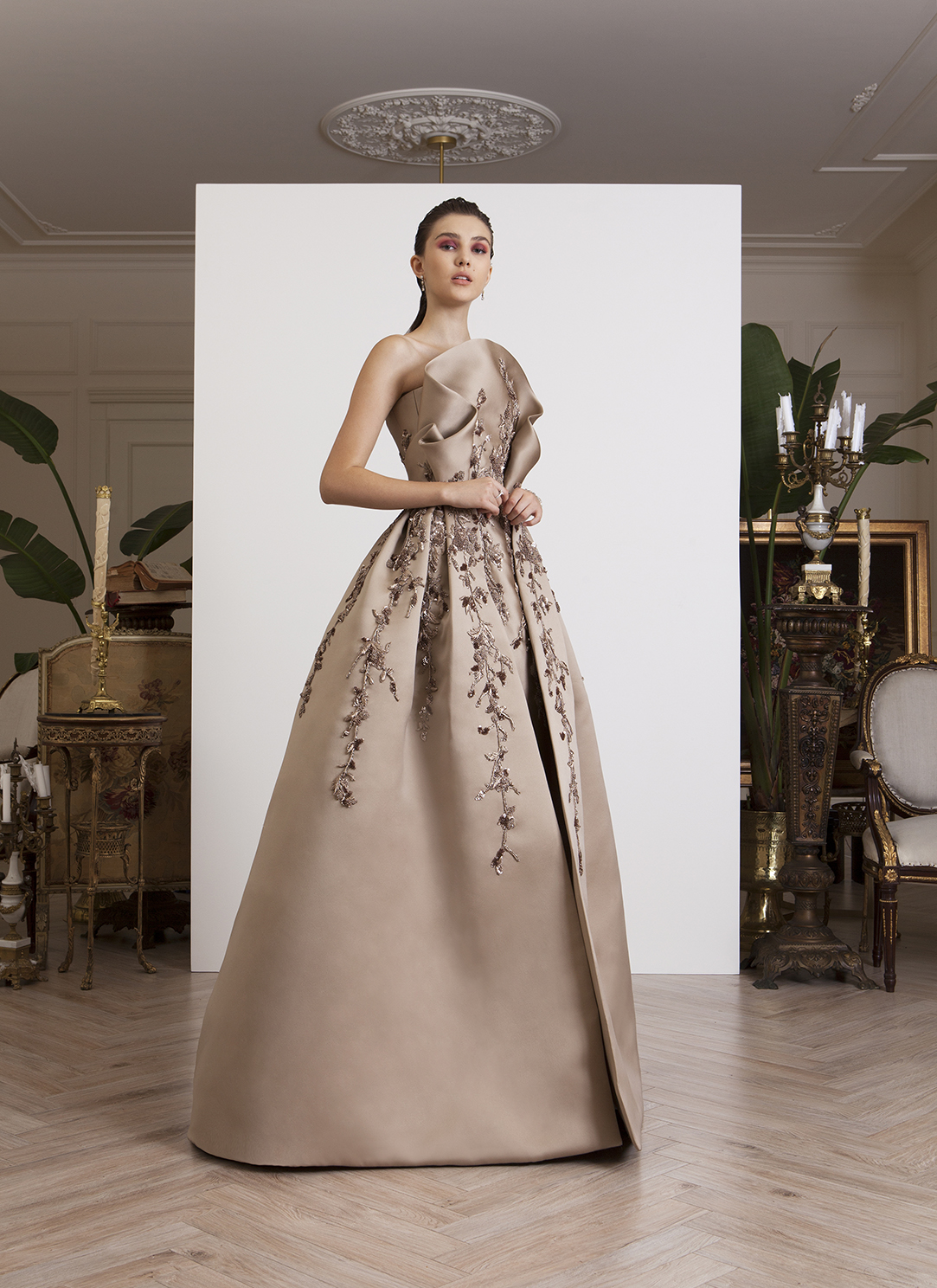 AZZI&OSTA Prom Dresses 2019 Appliqued Satin Formal Evening Gowns Floor Length Beaded Party Special Occasion Dress Cheap