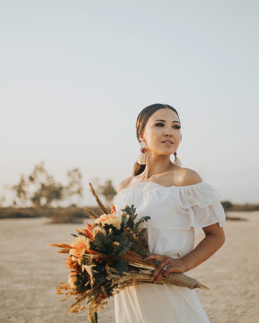 2020 Modest Simple Plus Size Off Shoulder Short Sleeve A Line Wedding Dresses Tulle Bow Sash Wedding Gowns Tea Length robe de mariée