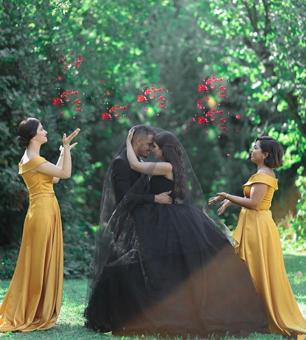 Black Ball Gown Weeding Dresses Sexy Spaghetti Tulle Bridal Gowns Plus Size Puffy Backless Sweep Train Wedding Dress 156 0510