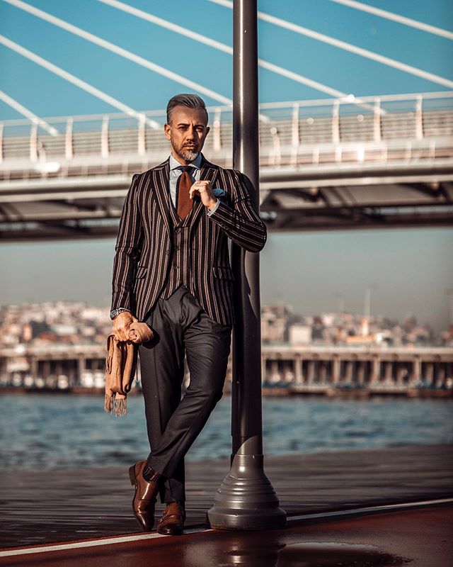 3 Pcs Pinstripe Mens Suits Handsome Wedding Tuxedos 2020 Peaked Lapel Groom Suit Custom Made Groom Wear