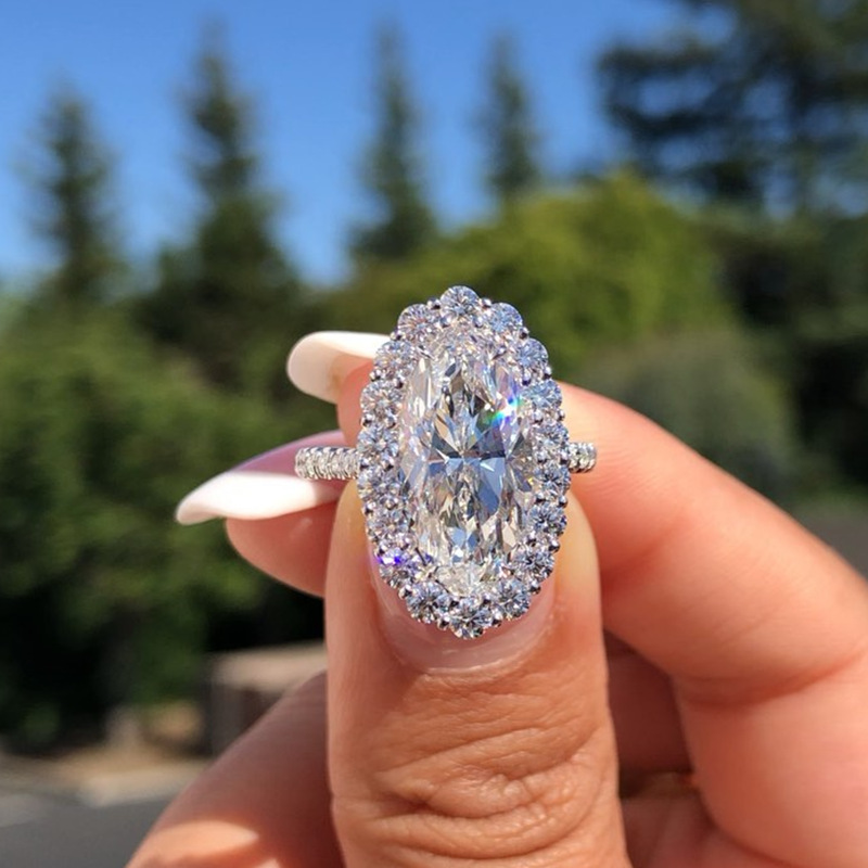 Elegance Big Crystal Wedding Rings For Women High-end Pigeon Egg Shaped Cubic Zirconia Big Oval Silver Color Fashion Jewelry
Elegance Big Crystal Wedding Rings For Women High-end Pigeon Egg Shaped Cubic Zirconia Big Oval Silver Color Fashion Jewelry
