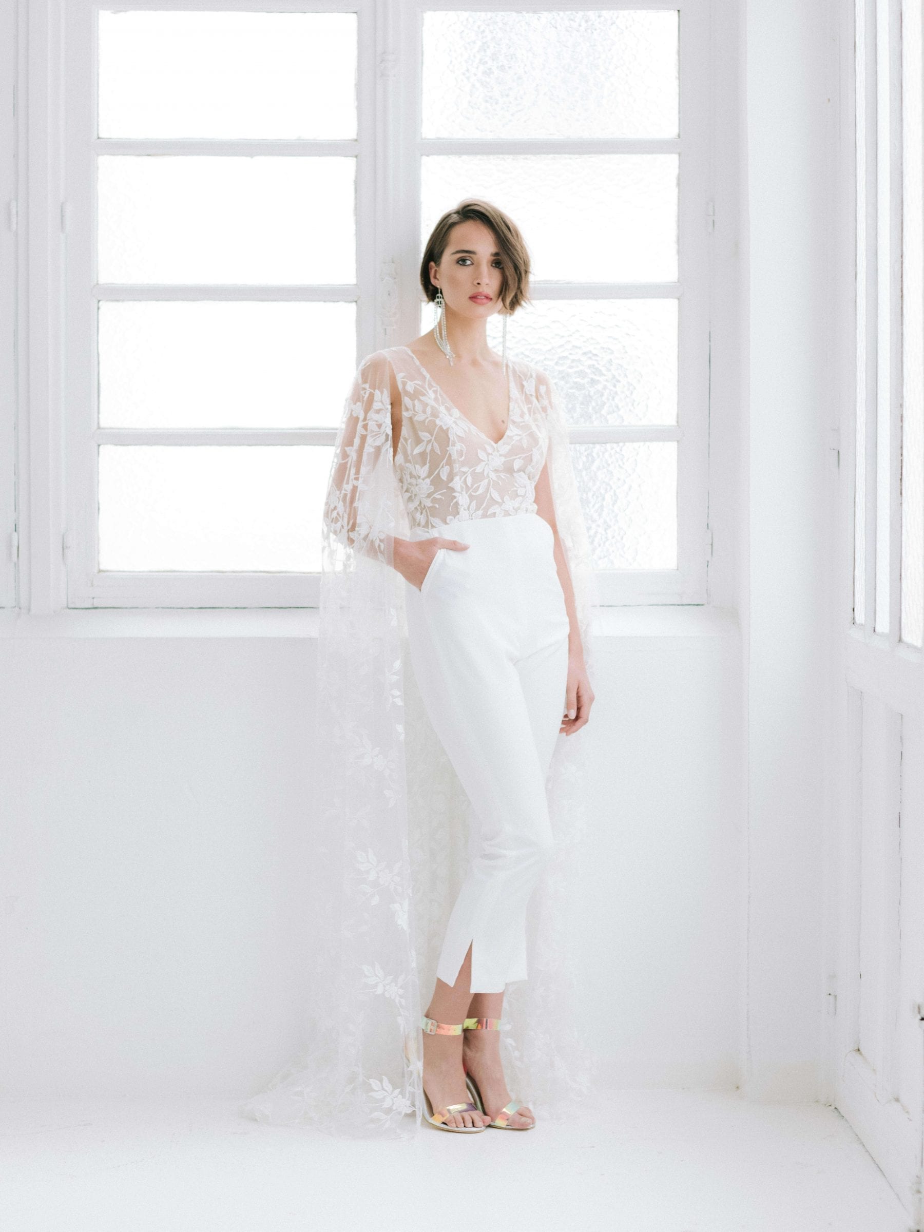 2020 White Wedding Pantsuits With Wrap V Neck Lace Appliqued Bridal Jumpsuit Formal Pants Outfit Ankle Length Wedding Gowns