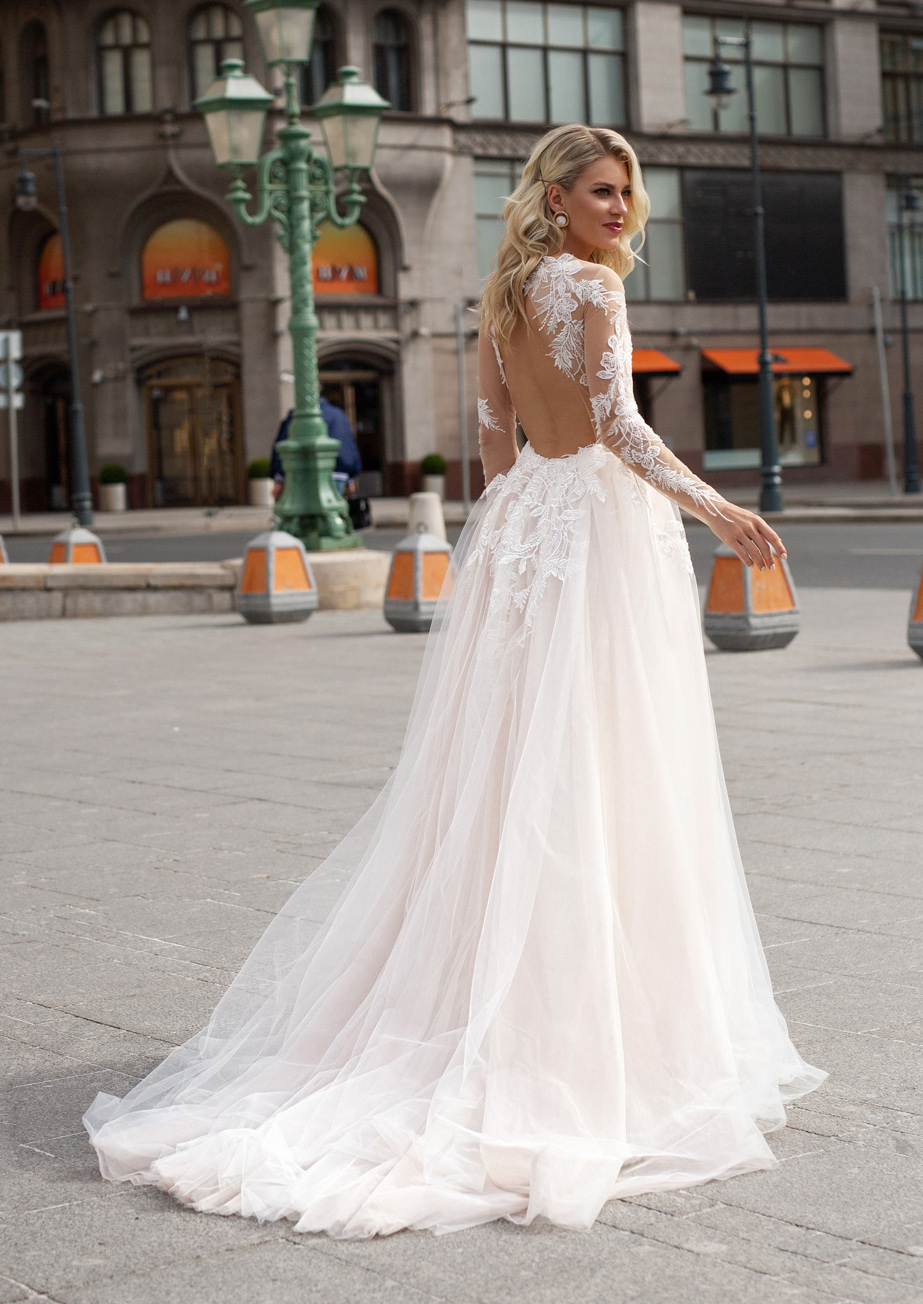Bohemian Wedding Dresses Sheer Neck Lace Appliques Bridal Gowns Beach Boho Long Sleeve Sweep Train Wedding Dress