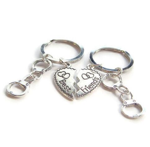 Vintage Silver Heart Best Friend Handcuff Keychain Set Punk BFF Friendship Key Ring For Keys Car Bag Key Chain Handbag Couples Gift Jewelry
Vintage Silver Heart Best Friend Handcuff Keychain Set Punk BFF Friendship Key Ring For Keys Car Bag Key Chain Handbag Couples Gift Jewelry