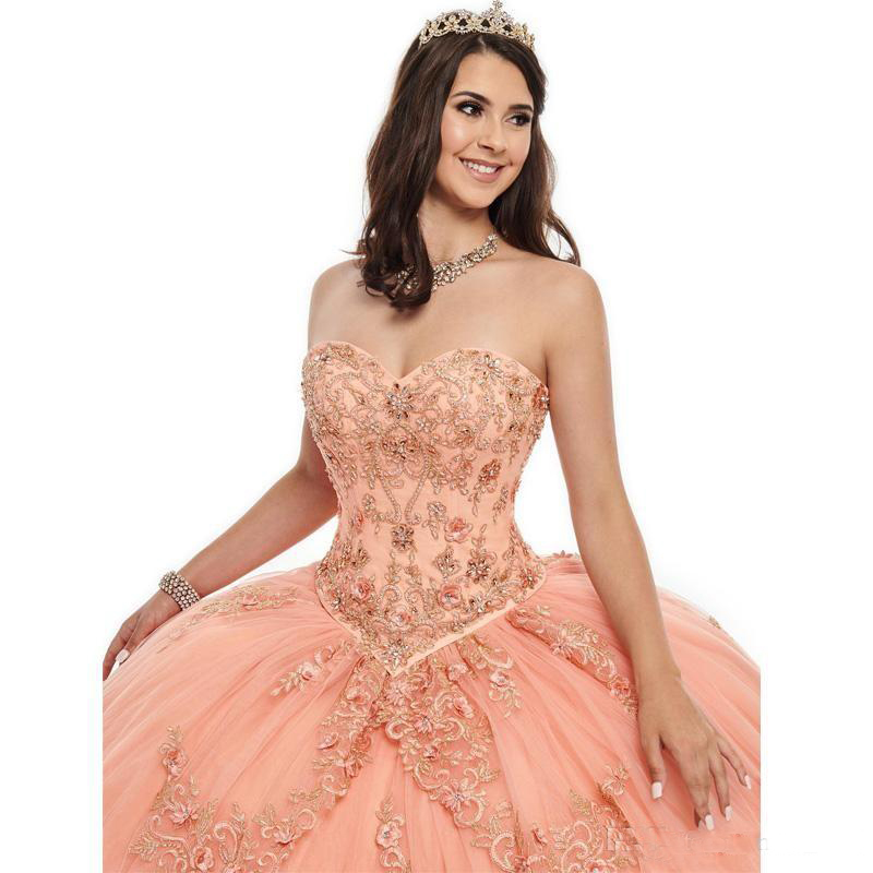 Gorgeous Ball Gowns Quinceanera Dresses Sweet 15 Prom Dress Lace Appliques Beaded Crystal Pageant Party Dress