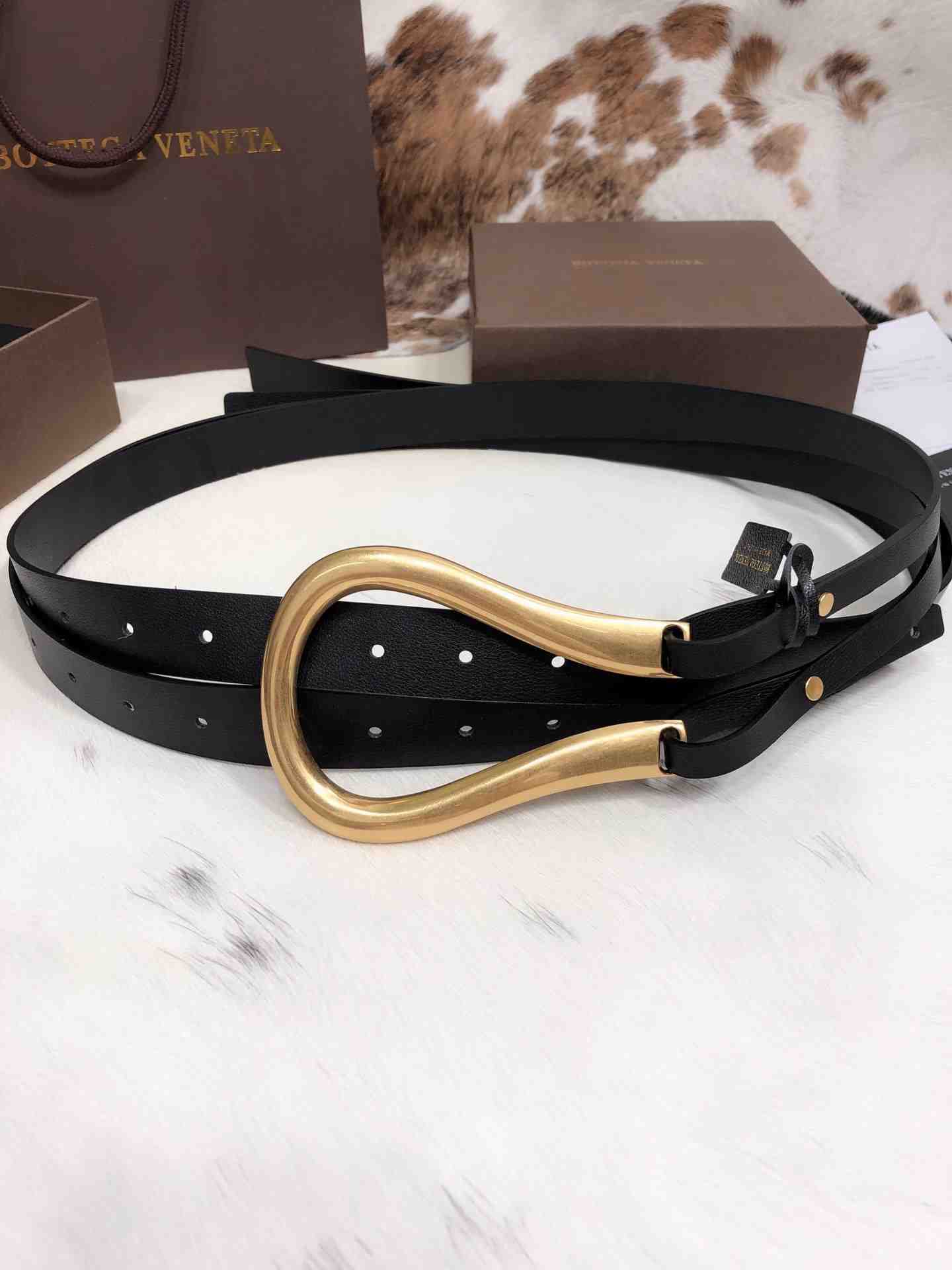 New designer ladies fashion belt, ladies fashion dress dress skirt dress belt, 4.0CM 7.0CM with box, Black;brown 
New designer ladies fashion belt, ladies fashion dress dress skirt dress belt, 4.0CM 7.0CM with box, Black;brown