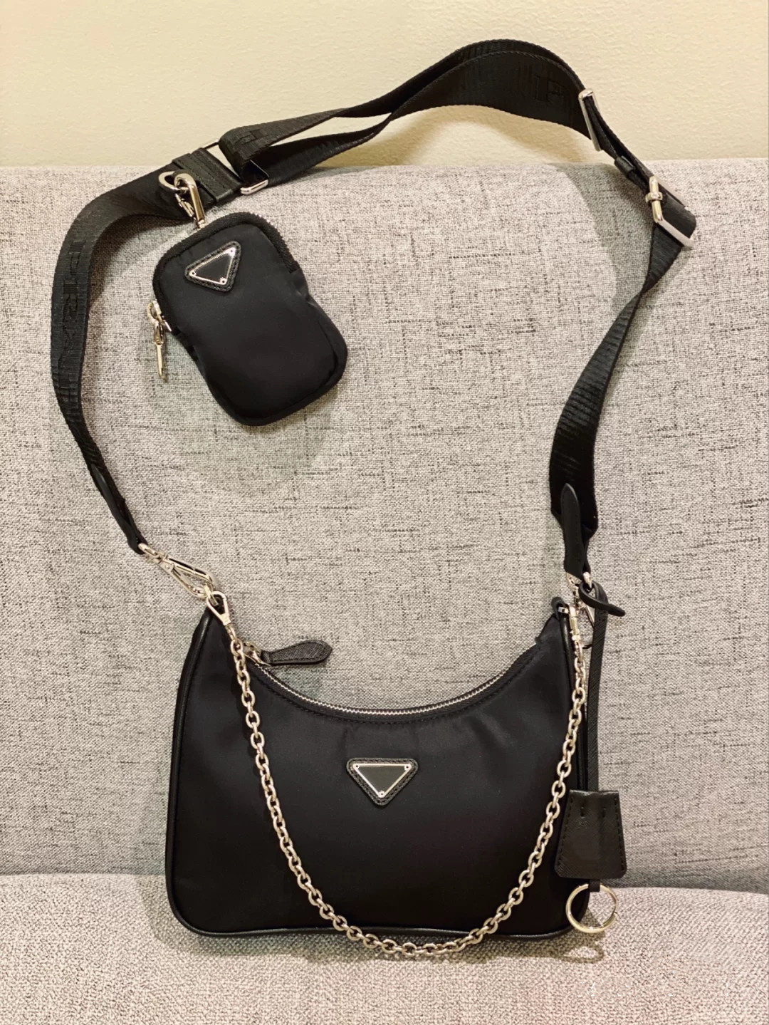 Re-Edition Tot Nylon Designer Shoulder Bag High Quality Leather Handbag Designer Best-selling Lady Bag Cross-body 2005 Chain Clpj L Qtona
Re-Edition Tot Nylon Designer Shoulder Bag High Quality Leather Handbag Designer Best-selling Lady Bag Cross-body 2005 Chain Clpj L Qtona