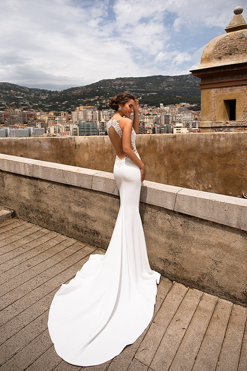 Sexy Berta Mermaid Dresses Sheer Jewel Neck Lace Appliqued Beads Country Bridal Gowns Sweep Train Backless Beach Wedding Dress