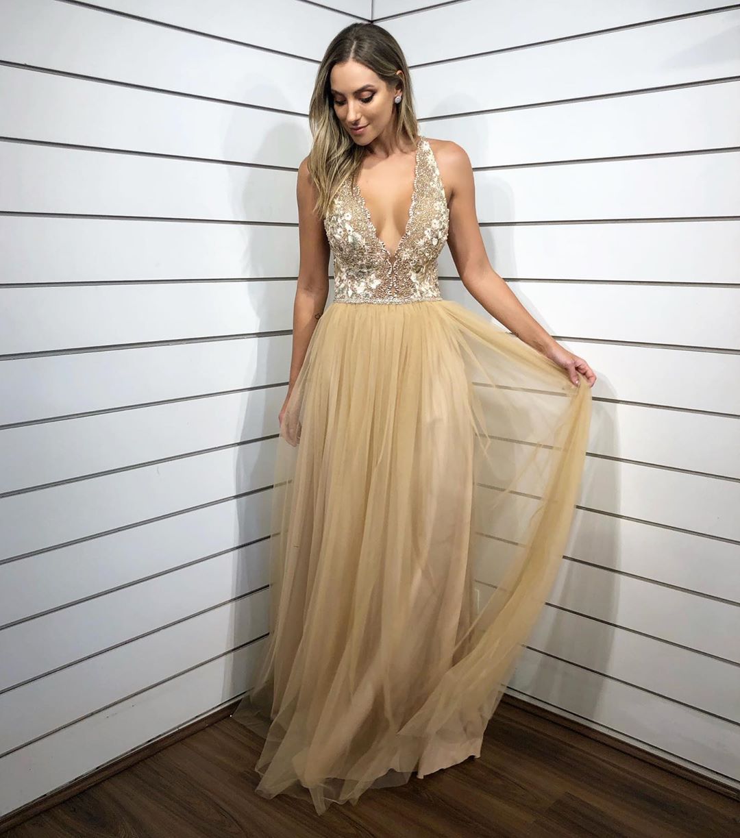 Sequined Backless Sparkly Prom Dresses Deep V Neck A Line Beaded Formal Dress Floor Length Tulle Plus Size Evening Gowns