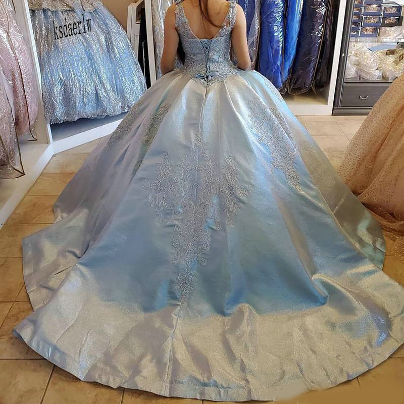 Lace Beaded Vintage Sexy Quinceanera Prom Dresses V-neck Ball Gown Satin Evening Party Sweet 16 Dress