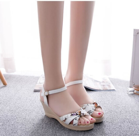 2019 summer new fashion sweet Korean version of a word buckle waterproof platform high heel fish mouth wedge sandals women's shoes, Pink
2019 summer new fashion sweet Korean version of a word buckle waterproof platform high heel fish mouth wedge sandals women's shoes, Pink