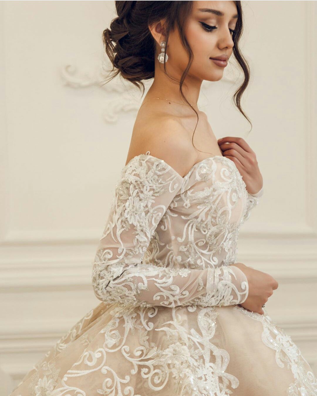 Champagne A Line Wedding Dresses Off Shoulder Lace Appliques Long Sleeve Sweep Train Bridal Gowns Plus Size Tulle Wedding Dress