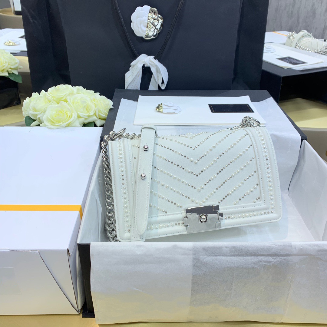 2020 summer classic fashion flap bag sheepskin pearl rivet bag designer handbag shoulder leather handbag, Customize
2020 summer classic fashion flap bag sheepskin pearl rivet bag designer handbag shoulder leather handbag, Customize