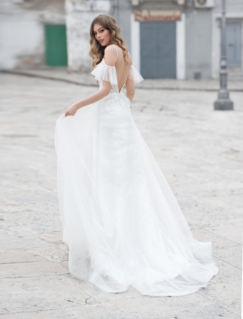 Naviblue Elegant Wedding Dresses Spaghetti Appliques Pearls Hallow Lace A Line Wedding Dresses Sweep Train Bridal Gowns