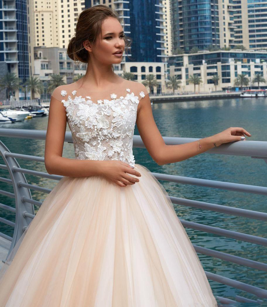 2022 Ball Gown Nude Tulle Overlay 3D Flower Lace Wedding Dress Sheer Neck Floor Length Bridal Gowns Champagne Ivory Vintage Design BC10687