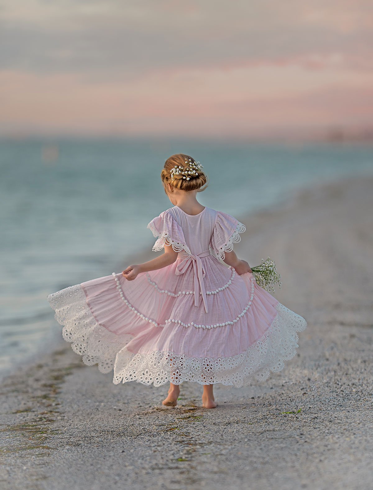 Pink Bohemian Flower Girl Dresses For Weddings Ruffle Lace Little Girls Pageant Dress Jewel Neck Short Sleeve First Holy Communion Dresses