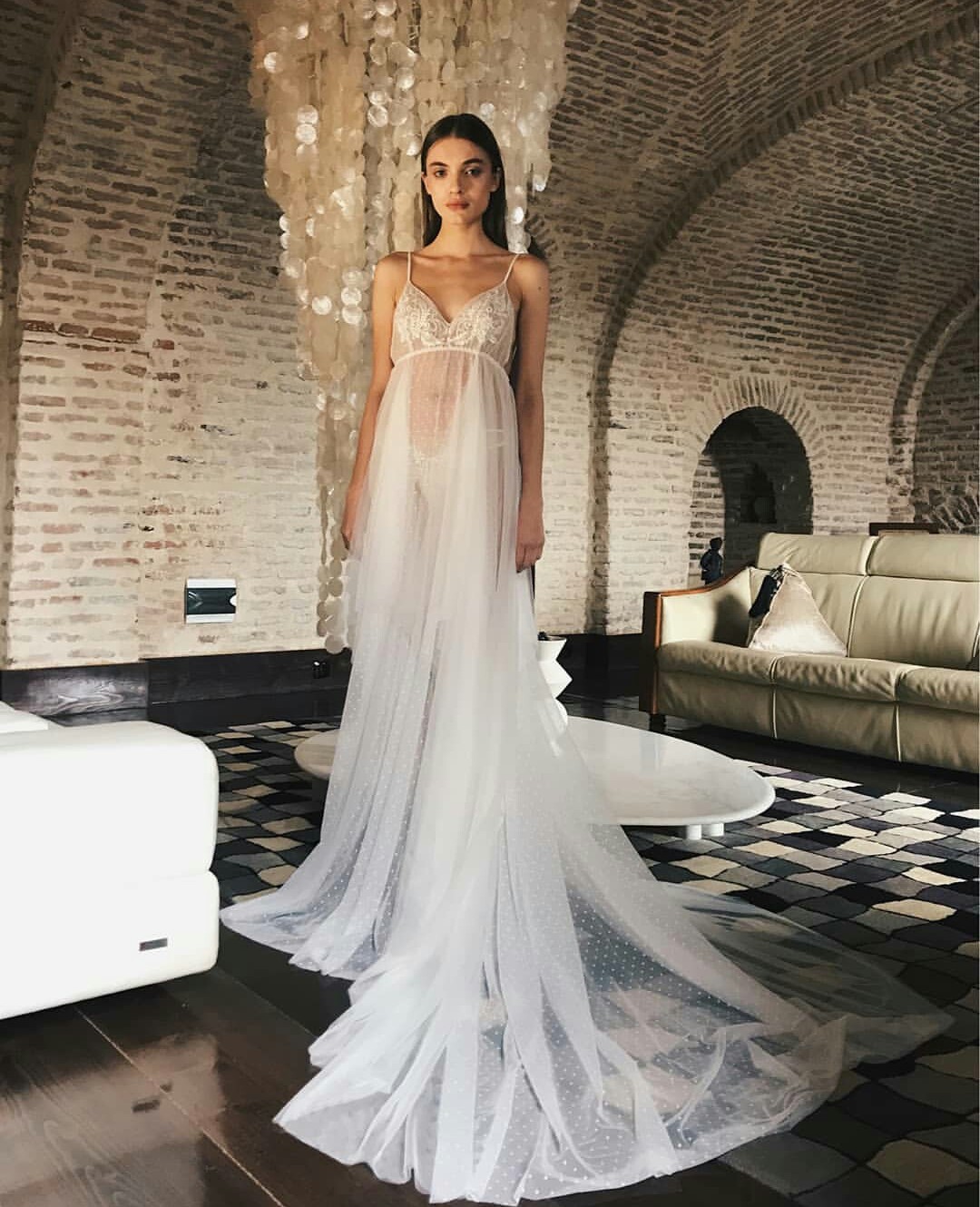 Cheap Sexy Wedding Robes Spaghetti Strap Sleeveless Appliqued Lace See Through Night Gown For Women Ribbon Backless Sweep Train Sleepwear