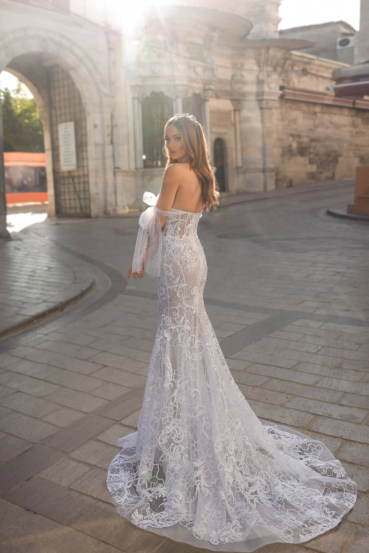 2019 Mermaid Wedding Dresses Off The Shoulder Lace Appliqued Illusion Bodice Sweep Train Beach Wedding Dress Custom Made Boho Bridal Gowns