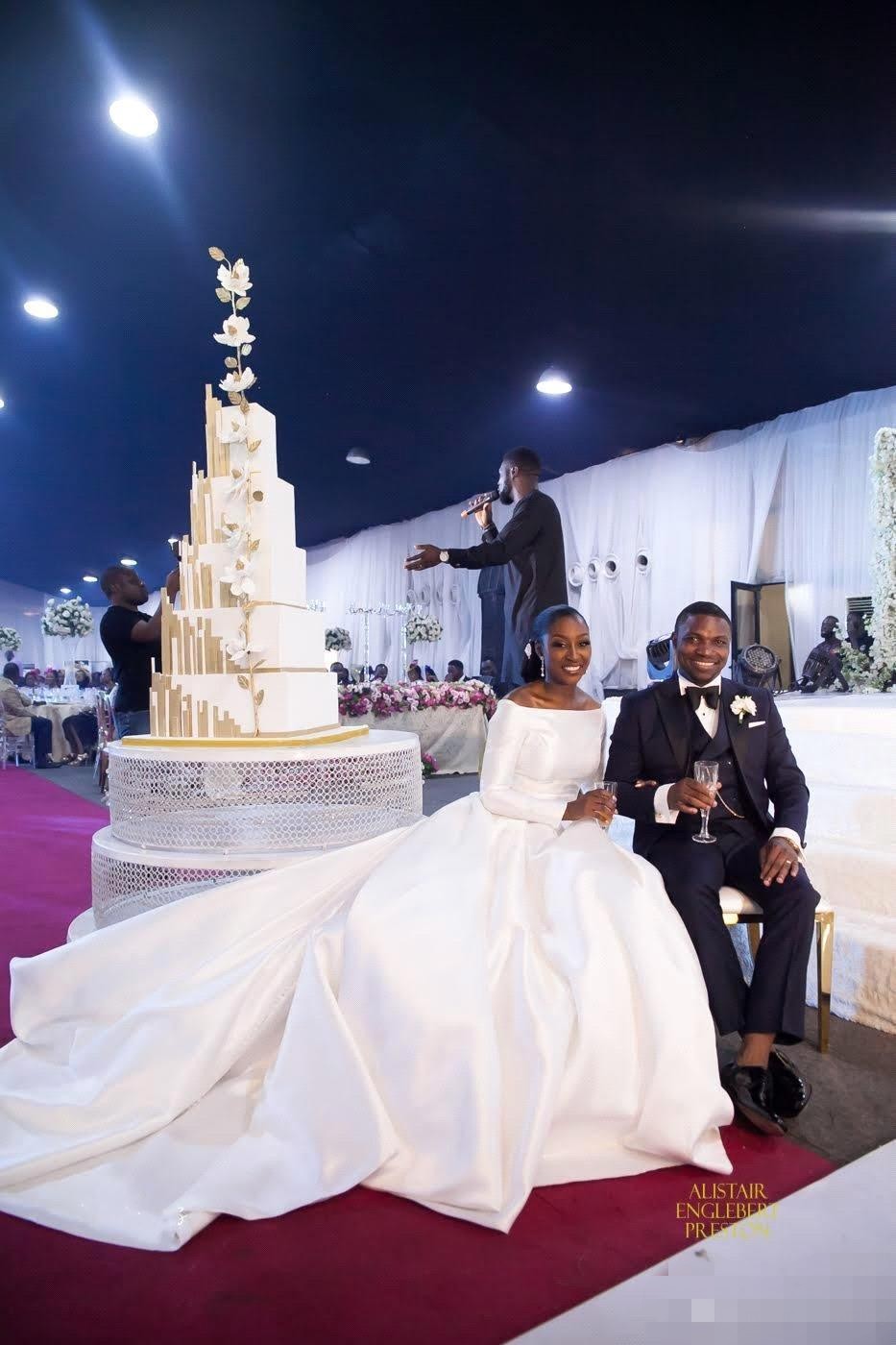 Simple Satin Dresses Long Sleeves Newest Bateau Necke Wedding Bridal Ball Gown Vestido De Novia Custom Made