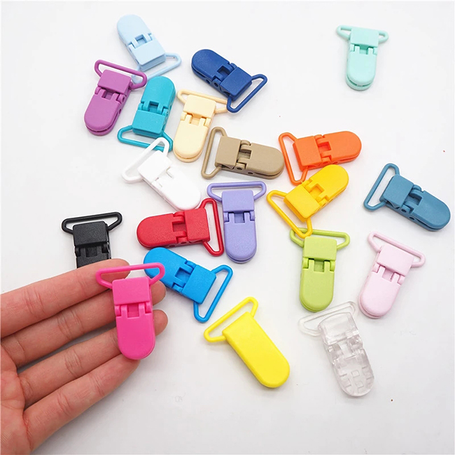 Colored Plastic Suspender Soother Pacifier Holder Dummy Clips 20mm with Gripping Teeth for Infant Baby DIY Accessories