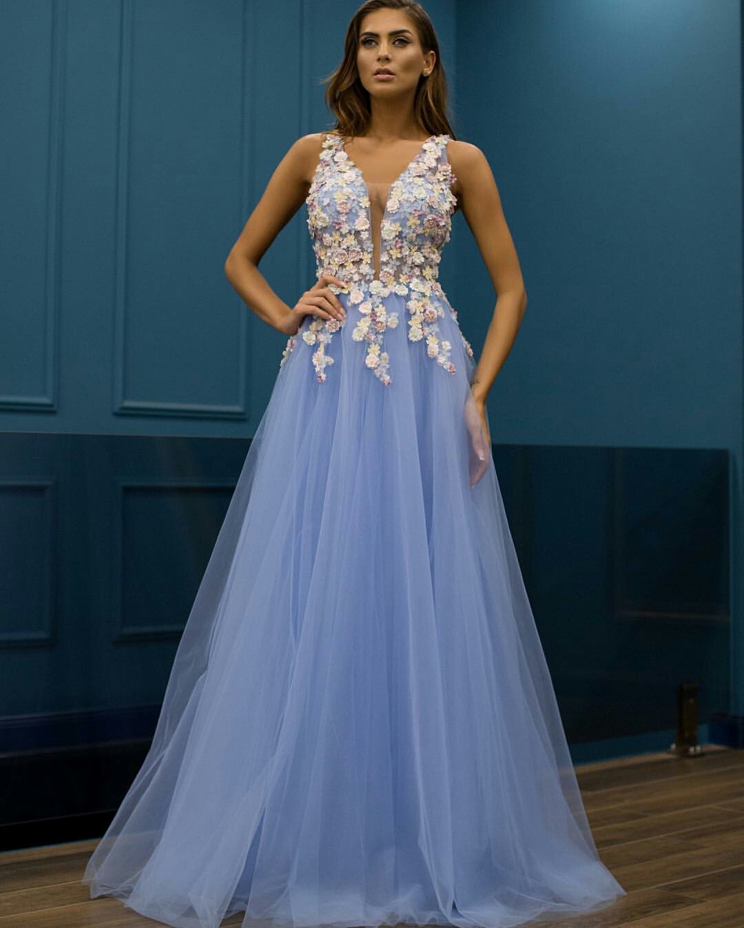 2019 Light Blue A Line Prom Dresses V Neck 3D Floral Appliqued Floor Length Cheap Evening Gowns Custom Made Formal Party Dress Guest