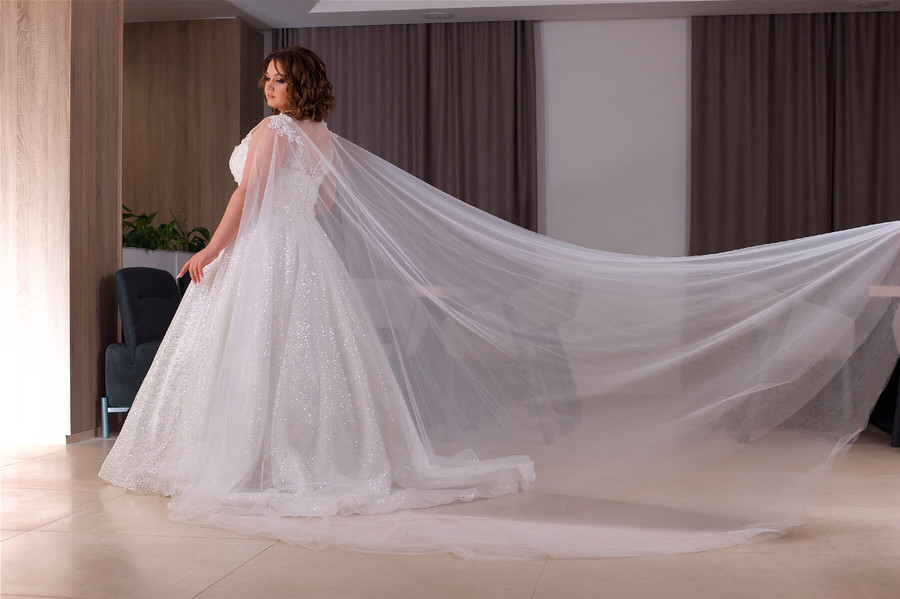2020 Plus Size Bohemian Wedding Dress With Wrap V Neck Appliqued Sequins Sleeveless Bridal Gowns Backless Ruffle Sweep Train Abiti Da Sposa