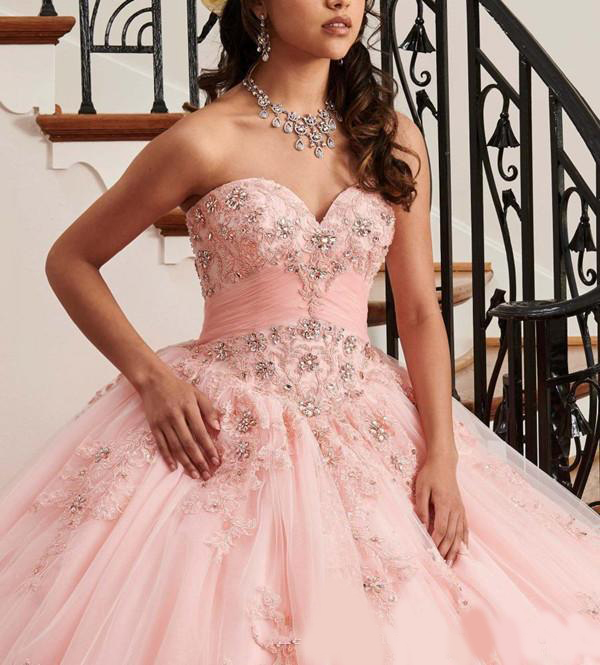 2020 Luxury Blush Quinceanera Dresses Ball Gown Sweetheart Lace Applique Beaded Sweet 16 Gowns Sweep Train Lace Up Back Prom Party Gowns
