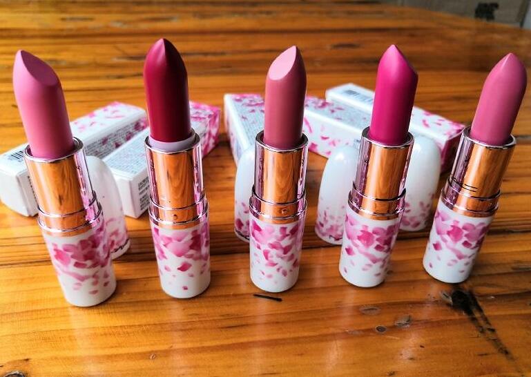 hot matte Lipstick M Makeup Luster Retro Lipsticks Frost Sexy Matte Lipsticks 3g 5colors lipsticks with English Name
hot matte Lipstick M Makeup Luster Retro Lipsticks Frost Sexy Matte Lipsticks 3g 5colors lipsticks with English Name