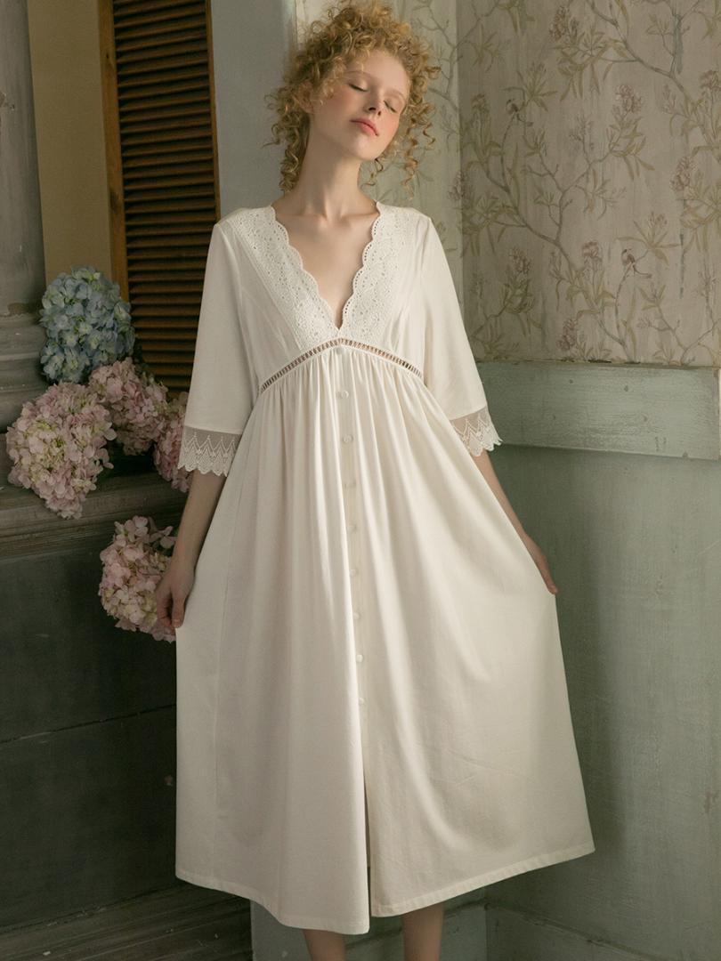 Summer Romantic Nightgown Women V-neck Lady Sleepwear Dress Woman Retro Cotton Nightdress INS Fashion Dressing gown, White
Summer Romantic Nightgown Women V-neck Lady Sleepwear Dress Woman Retro Cotton Nightdress INS Fashion Dressing gown, White