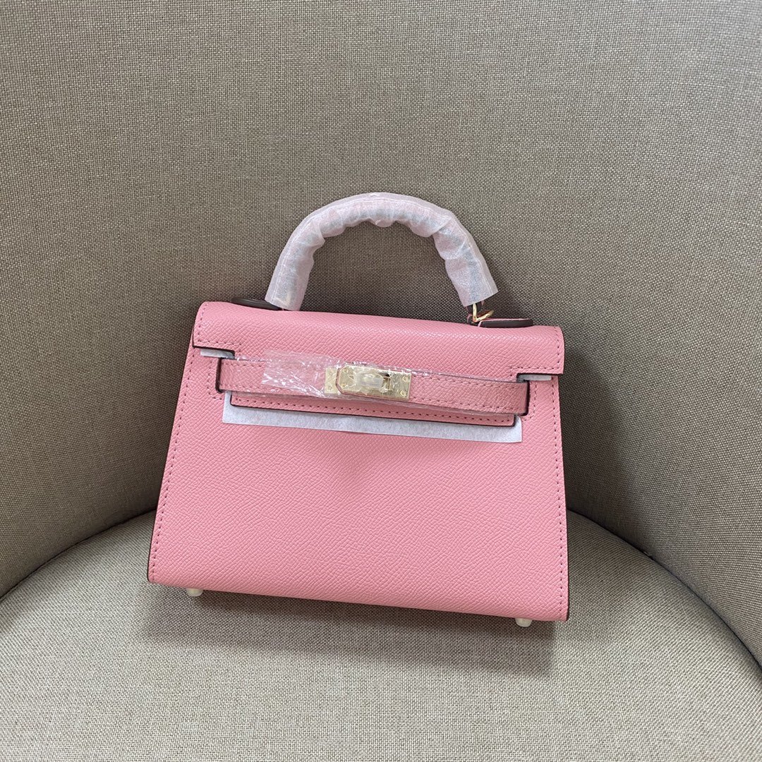 Sakura Pink 19CM Mini Size Women Totes Genuine leather bags Shoulder Bag With Lock Scarf Horse Fashion lady Handbag High Quality 00
Sakura Pink 19CM Mini Size Women Totes Genuine leather bags Shoulder Bag With Lock Scarf Horse Fashion lady Handbag High Quality 00