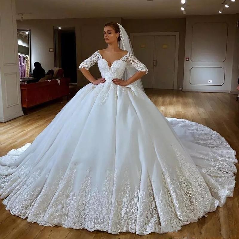 2024 Modest A E Wedding Dresses Off Shoulder Lace Appliques Beaded 1/2 Sleeve Chapel Train Open Back Plus Size Bridal Gowns 403 6660311