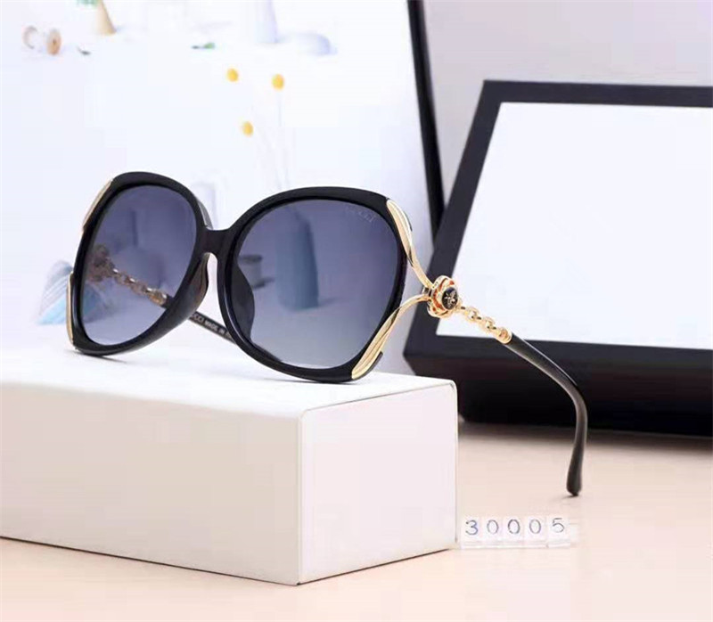 2020 New Arrivals 4 colors fashion big frame sun glasses for women Outdoor Sunglasses with full set of packaging 30005.
2020 New Arrivals 4 colors fashion big frame sun glasses for women Outdoor Sunglasses with full set of packaging 30005.