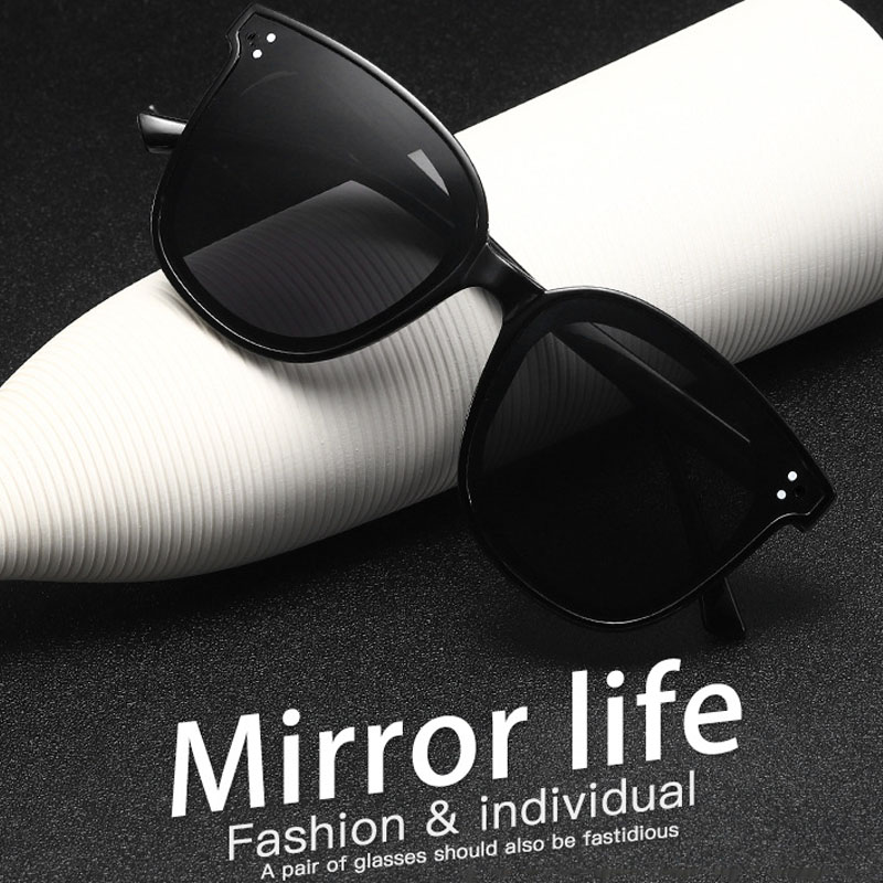 Mens Women Luxury Designer Sunglasses New Fashion European & American Designer Sunglasses Authentic Eyeglasses Goggles Mirror Free Shipping
Mens Women Luxury Designer Sunglasses New Fashion European & American Designer Sunglasses Authentic Eyeglasses Goggles Mirror Free Shipping