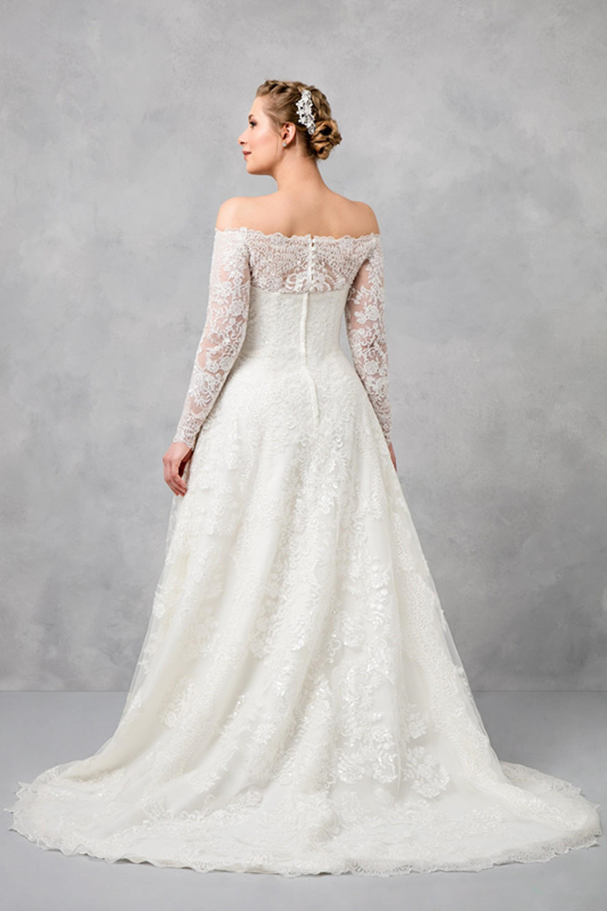 New 2020 Oleg Cassini Plus Size Wedding Dresses A Line Lace Appliqued Sweep Train Country Wedding Dress Long Sleeve Beach Wedding Dress 4318
