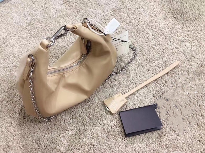 New Arrival Famous Design Fashion Brand Handbag for Women Wholesale Cross-body Nylon Bag with Metal Chain Nylon Pouch Bag, Black
New Arrival Famous Design Fashion Brand Handbag for Women Wholesale Cross-body Nylon Bag with Metal Chain Nylon Pouch Bag, Black